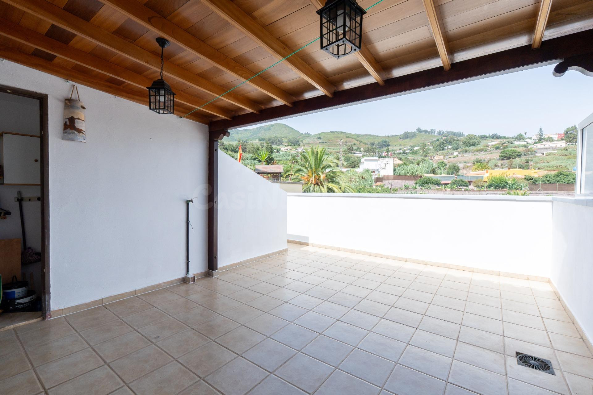 Dúplex de 4 dormitorios, terraza y acceso privado desde el parking en El Palmar de Teror