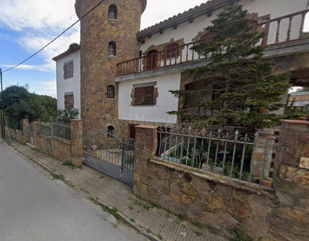 Se vende Chalet OKUPADO en Avenida Mas Ambrós 34 de Calonge 