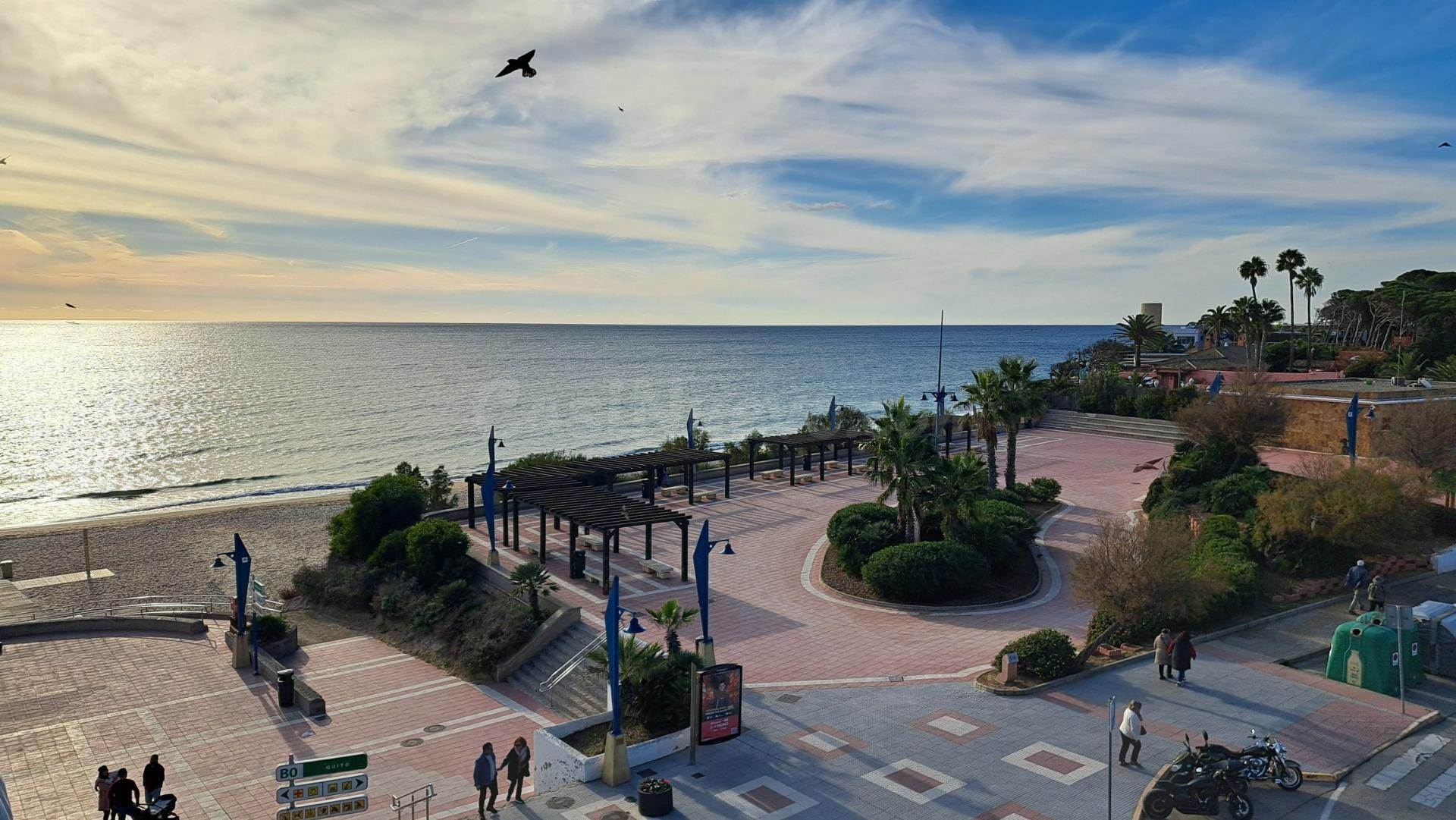 APARTAMENTO EN LA PRIMERA PISTA DE LA BARROSA