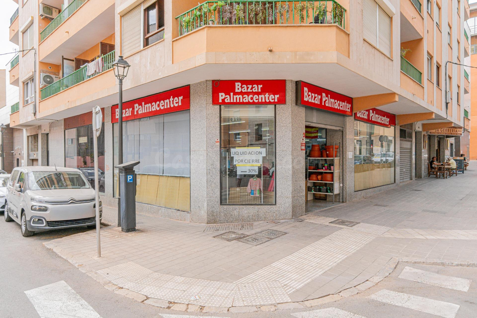 Amplio Local Comercial en Palma de Mallorca - Zona Escola Gr