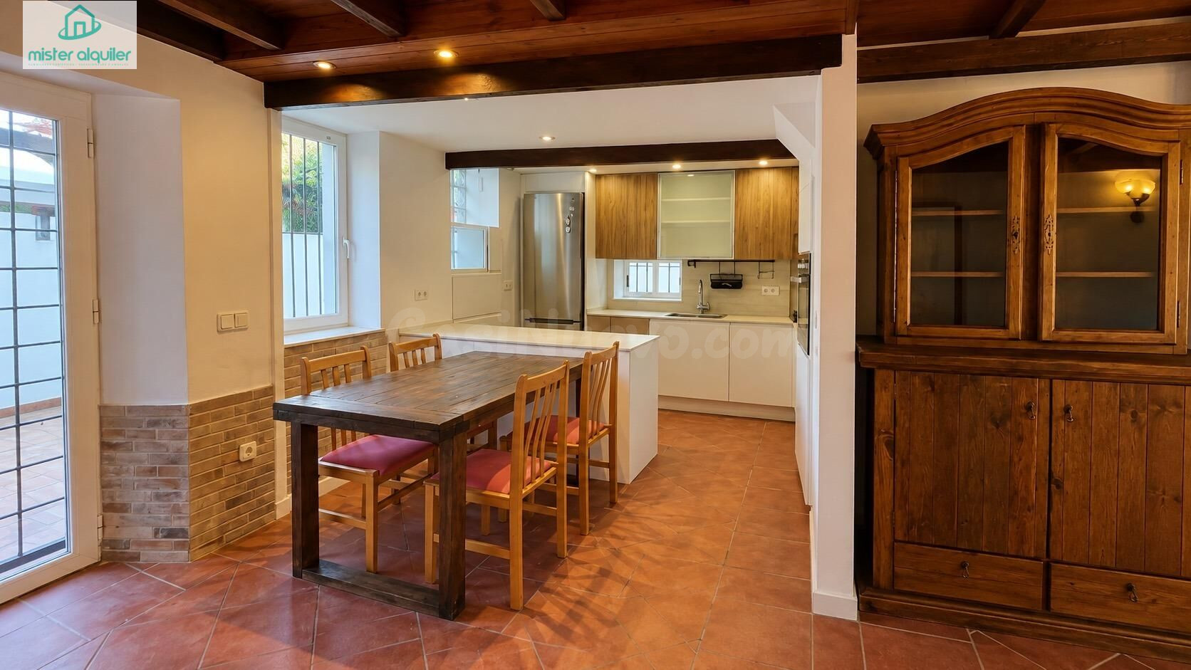 CHALET INDEPENDIENTE JUNTO AL MAR · ALQUILER TEMPORAL HASTA  - foto 3