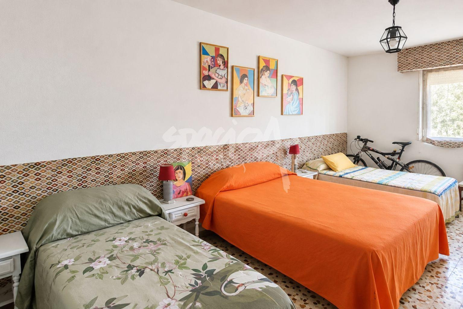 Chalet independiente en venta con parcela de 700 m2 en El Vi - foto 4