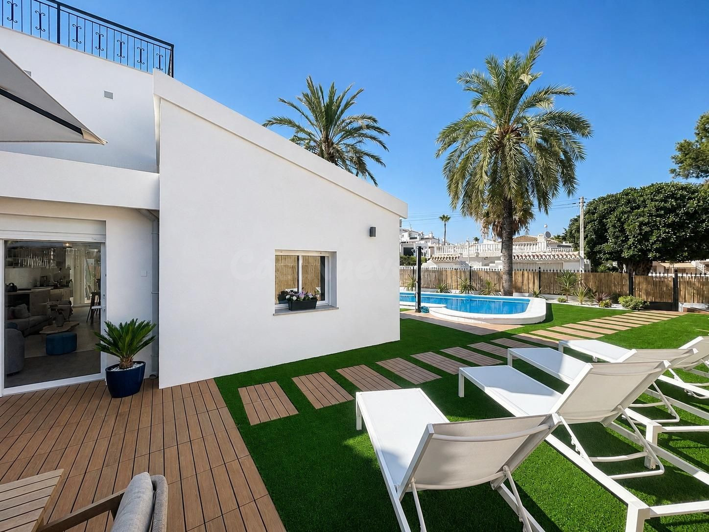 VILLA DE 4 DORMITORIOS 2 BAÑOS EN PUNTA PRIMA ( ORIHUELA COSTA ) - foto 2