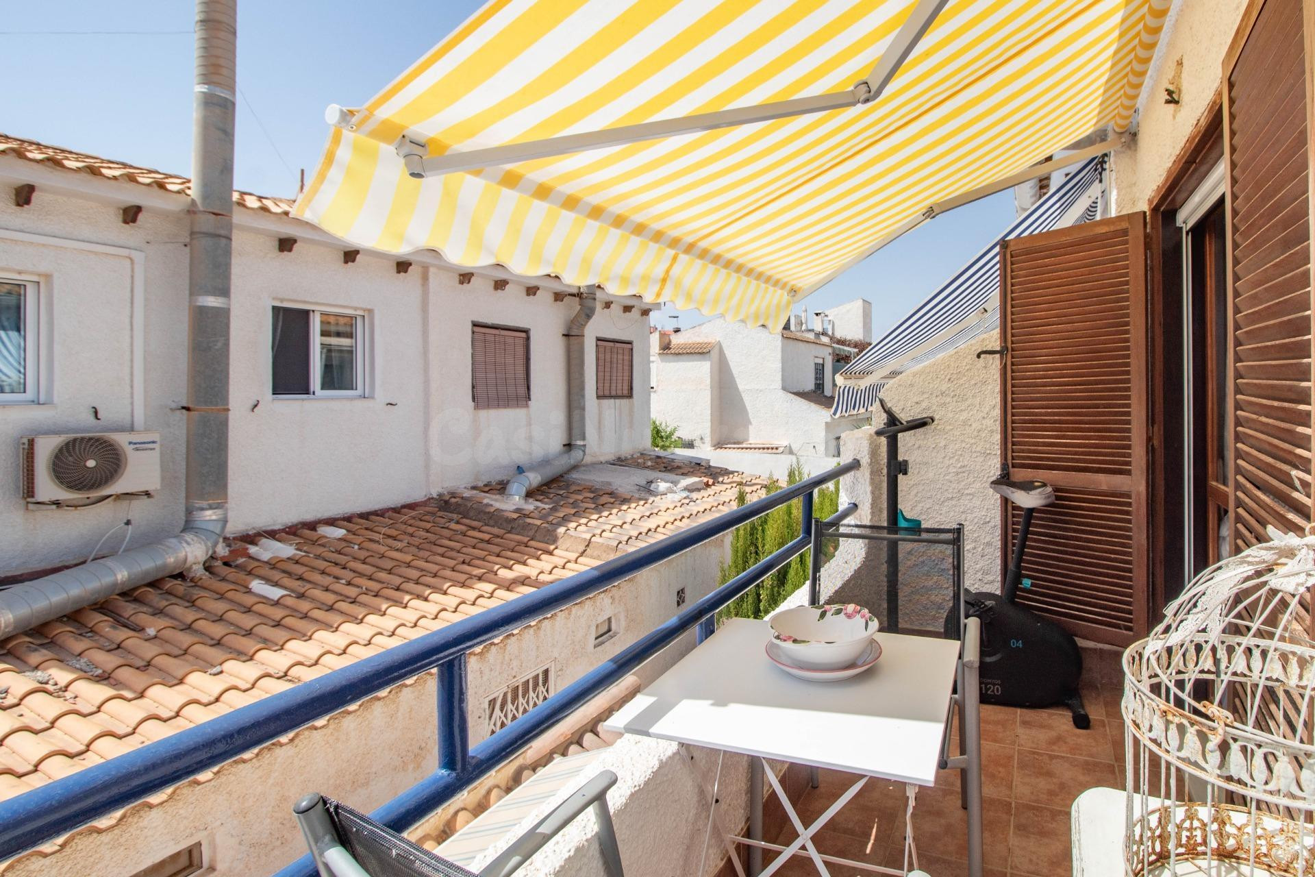 BUNGALOW DE 1 DORMITORIO 1 BAÑO EN LOS FRUTALES EN TORREVIEJA - foto 4