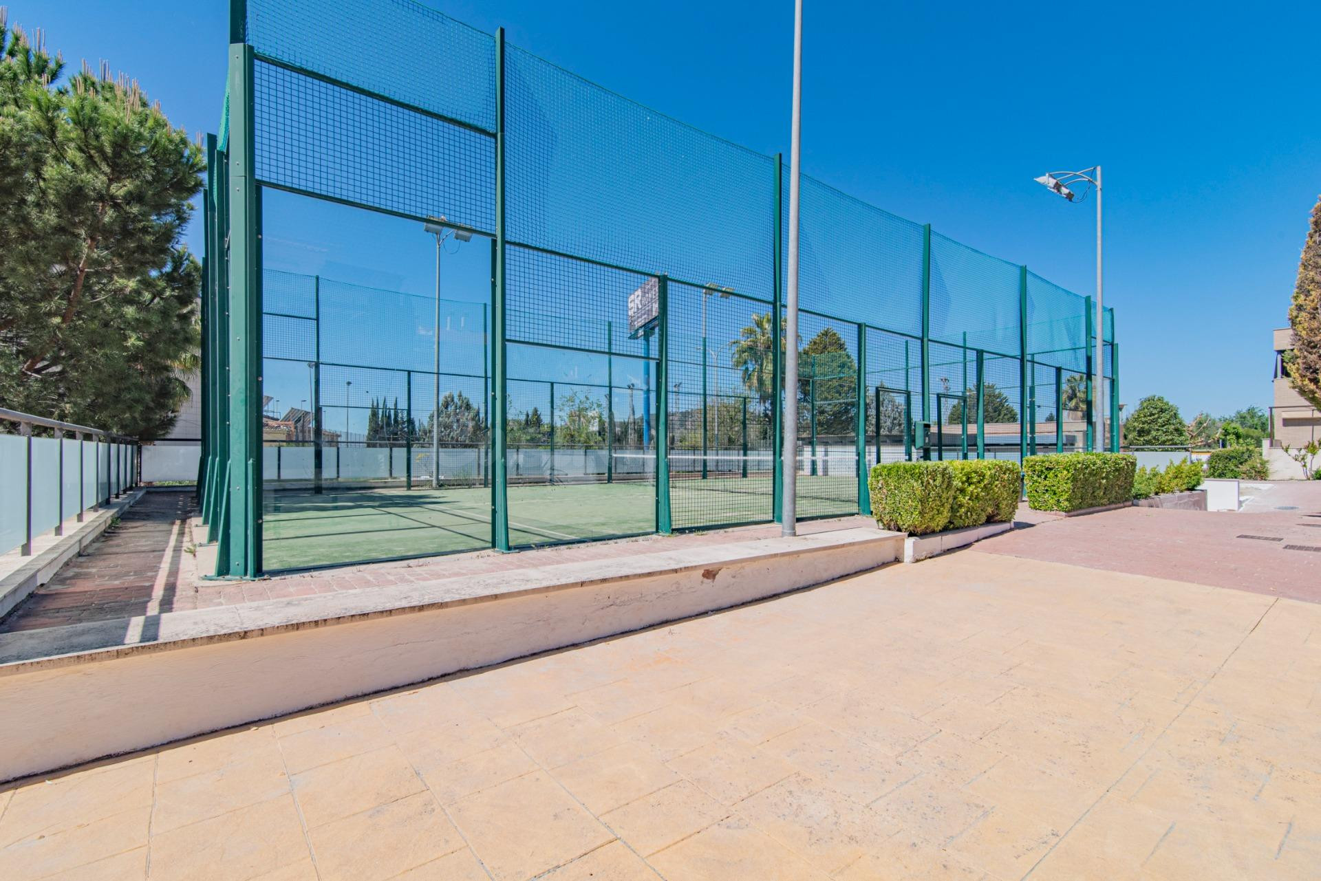 ESPECTACULAR BAJO CON PATIO PRIVADO DE 60 M2 EN URBANIZACIÓN - foto 5