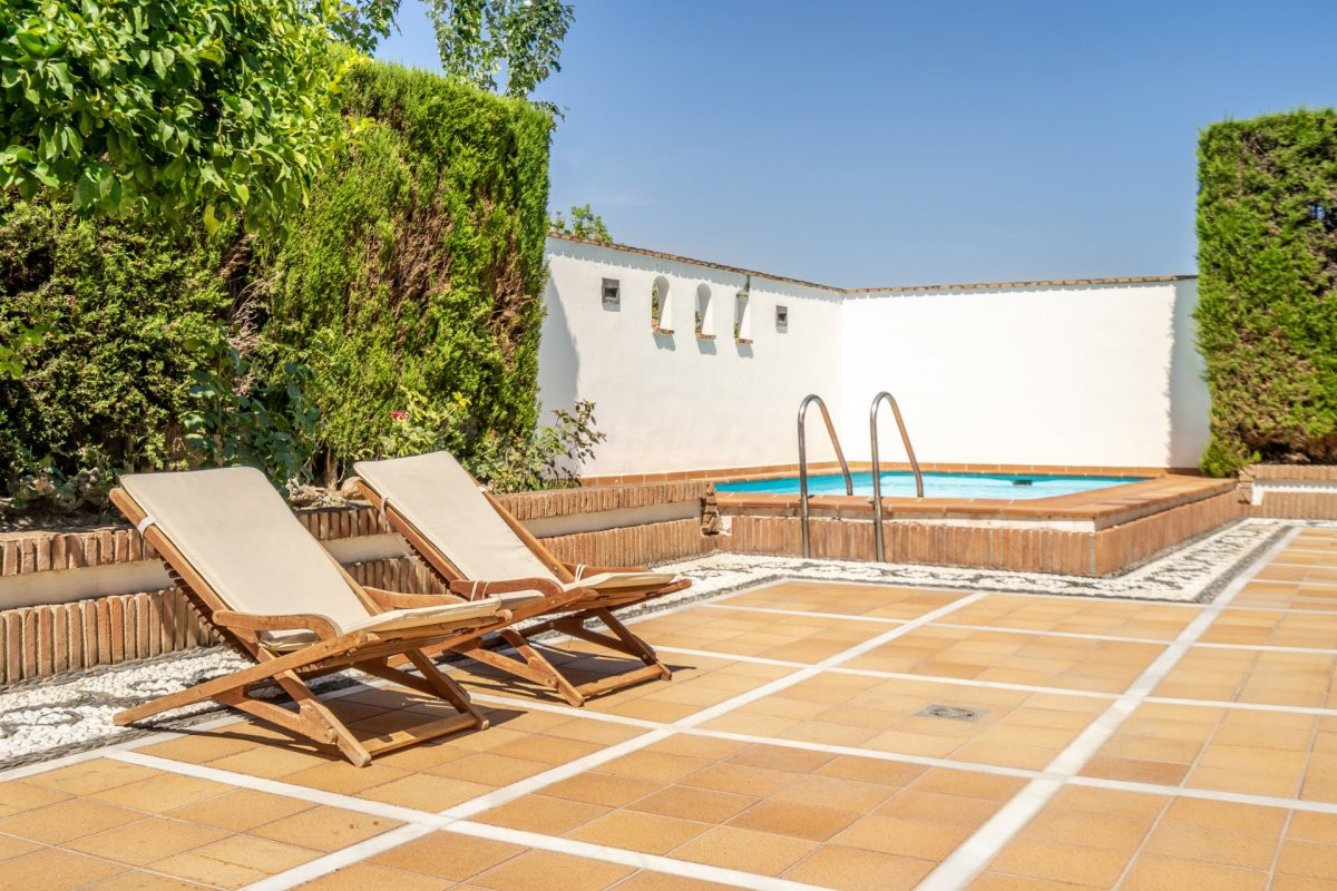 CHALET EXCLUSIVO EN  UNA SOLA PLANTA EN EL CENTRO DE LA ZUBI - foto 2