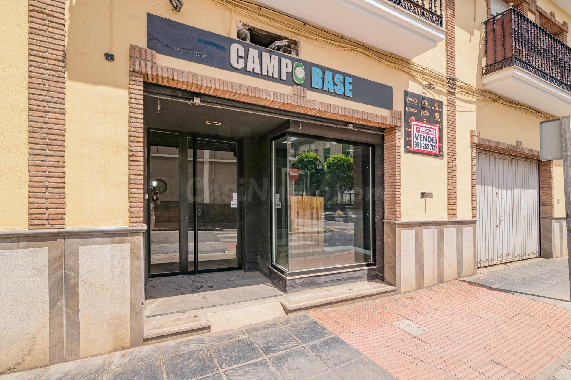 Amplio Local Comercial en Calle Calderón