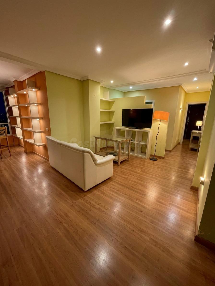 Piso reformado con garaje en El Perú
