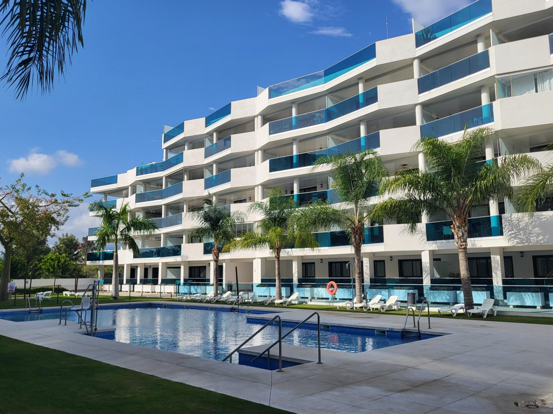 Piso con terraza y garaje en Las Lagunas – Mijas Costa