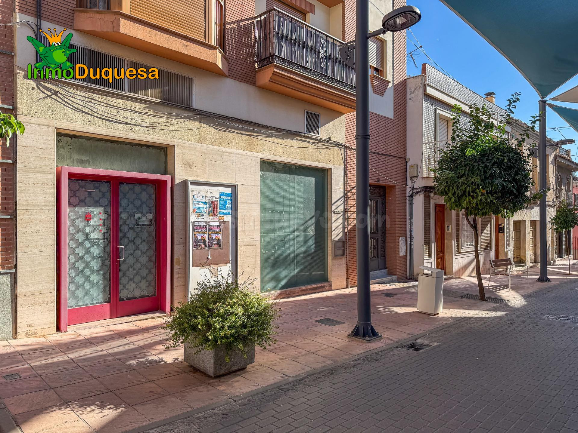 Local comercial junto al AYUNTAMIENTO. Con primeras calidade - foto 2