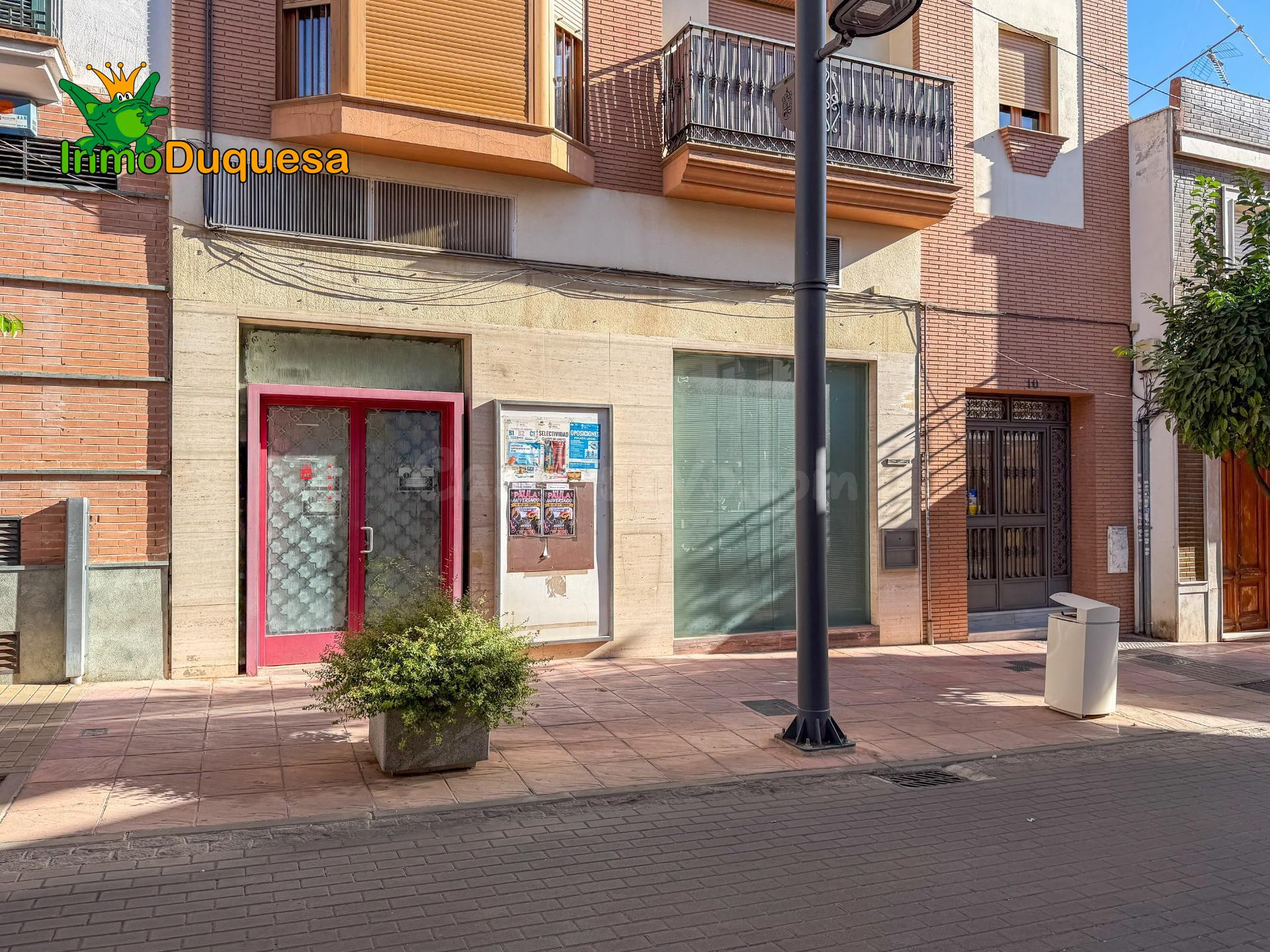 Local comercial junto al AYUNTAMIENTO. Con primeras calidade - foto 4