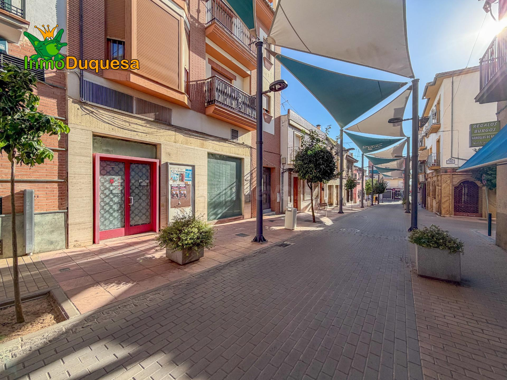 Local comercial junto al AYUNTAMIENTO. Con primeras calidade - foto 5