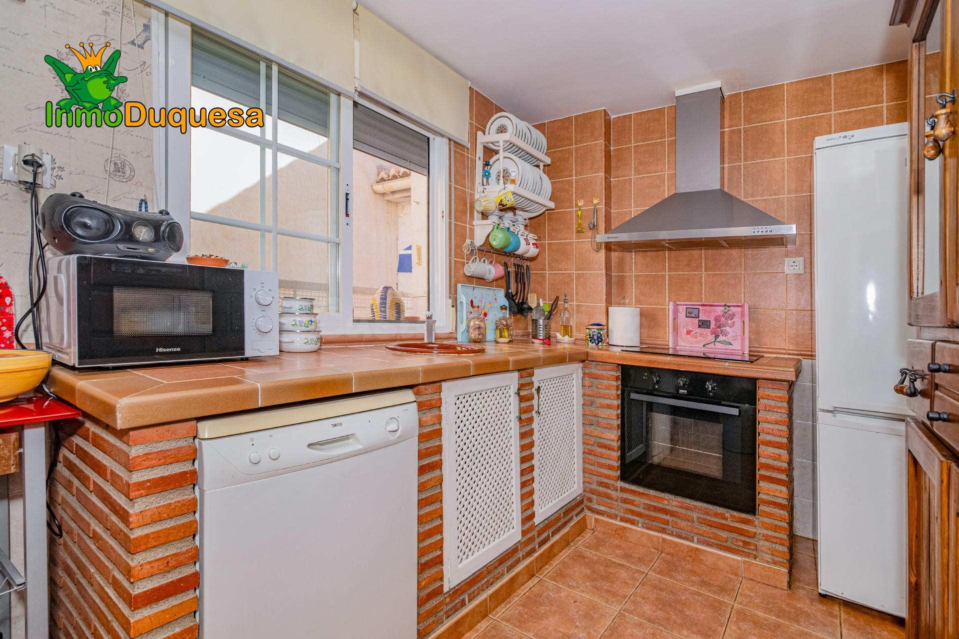 Piso de 3 Dorm. con calefacción en el centro de La Zubia. Pl - foto 3