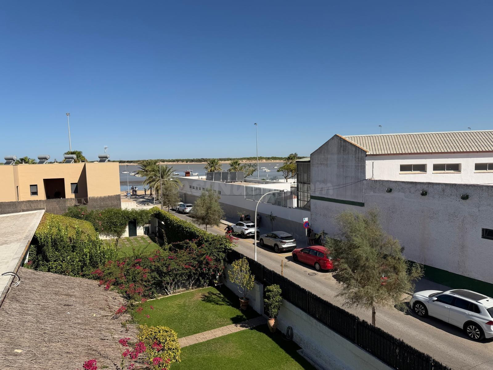 APARTAMENTO -ADOSADO CON GARAJE Y TRASTERO, CON VISTAS AL MAR!!!