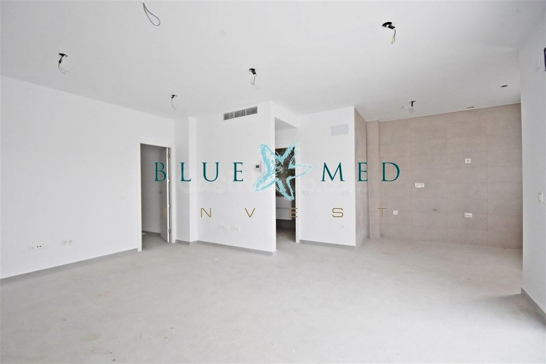 VILLA DE OBRA NUEVA EN COUNTRY CLUB - foto 4