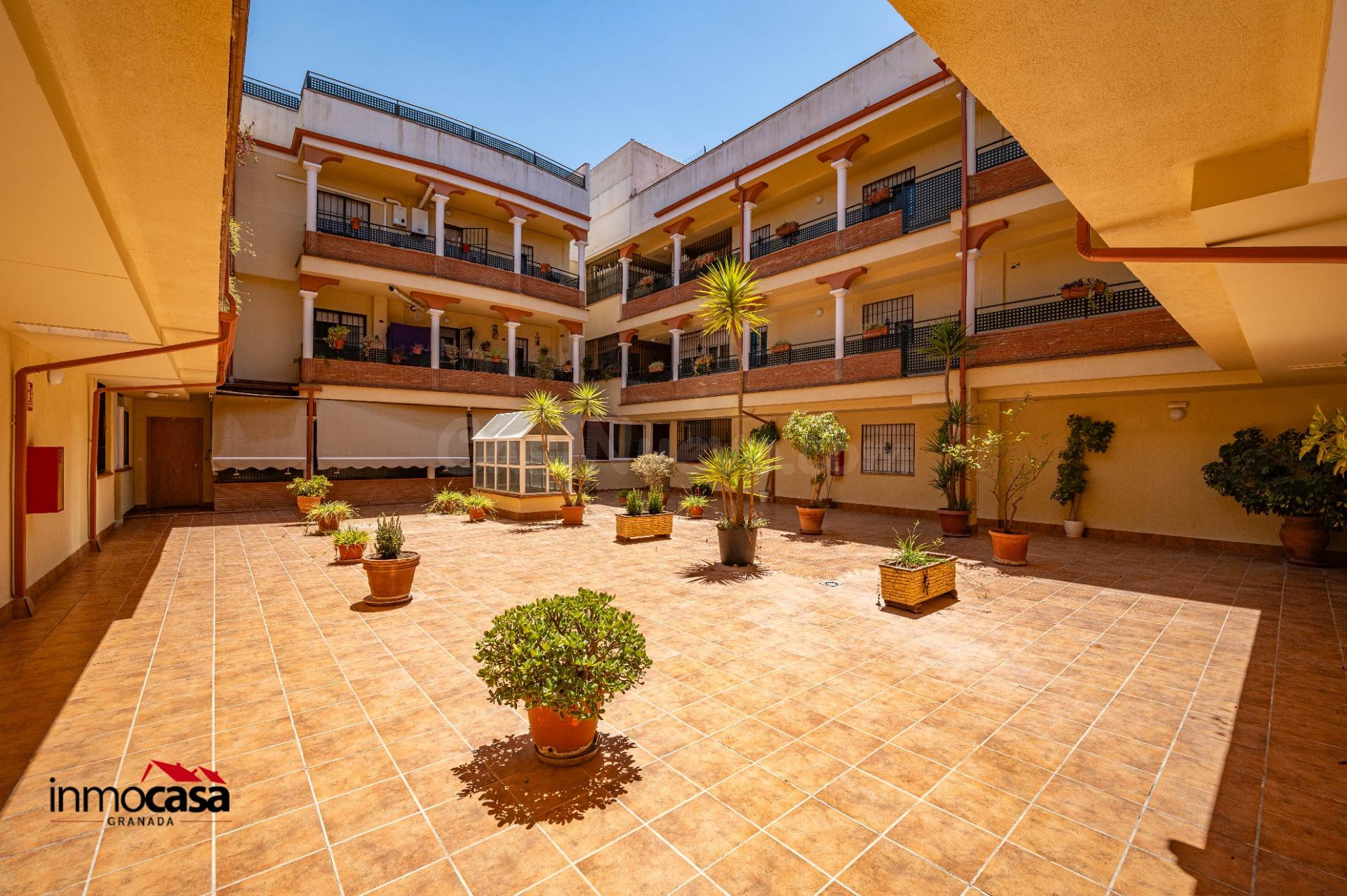 PIDO EN CHURRIANA DE LA VEGA CON PLAZA DE GARAJE Y TERRAZA - foto 2
