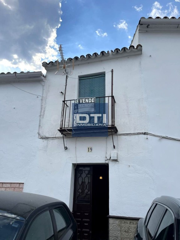 CASA EN EL CENTRO DE ARACENA DE 3 DORMITORIOS Y VISTAS A LA 