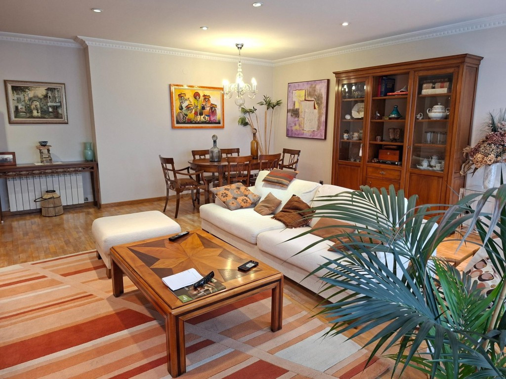 Exclusivo Dúplex con garaje doble cerrado en la zona alta de - foto 2