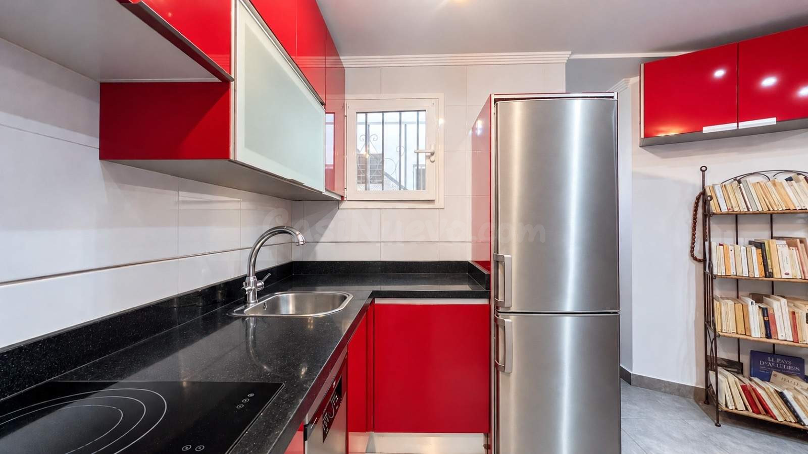 Ático dúplex totalmente reformado con 4 dormitorios, patio y - foto 2
