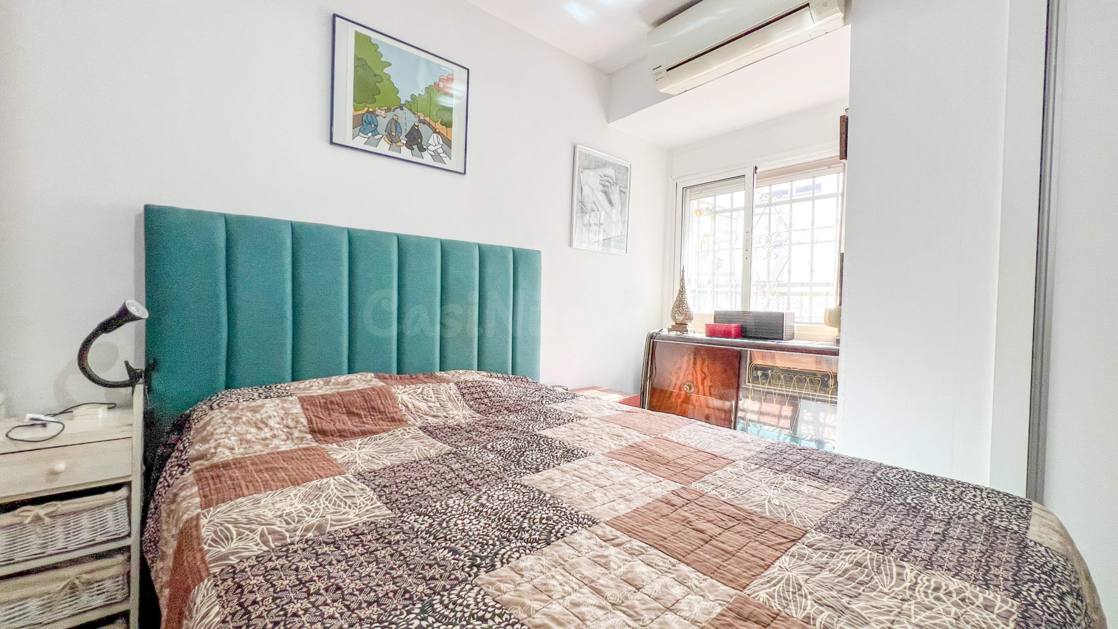 Ático dúplex totalmente reformado con 4 dormitorios, patio y - foto 5