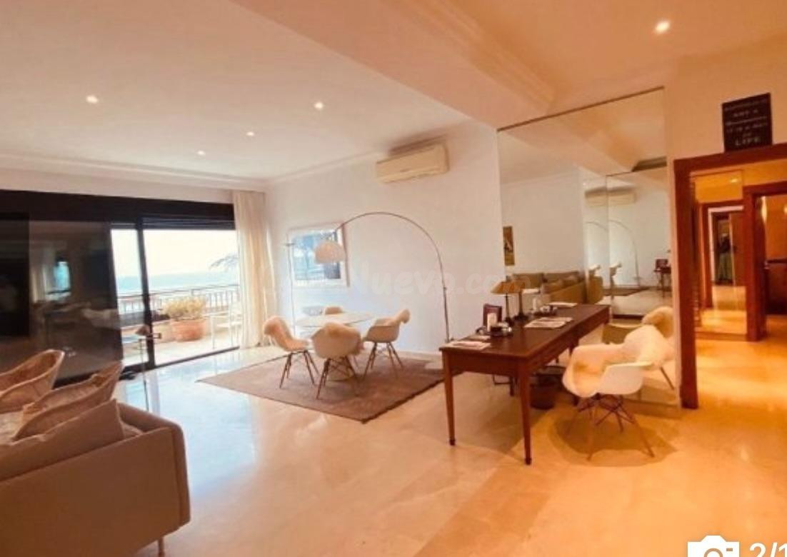 Espectacular Planta Baja con Gran Terraza y Vistas al Mar en - foto 2