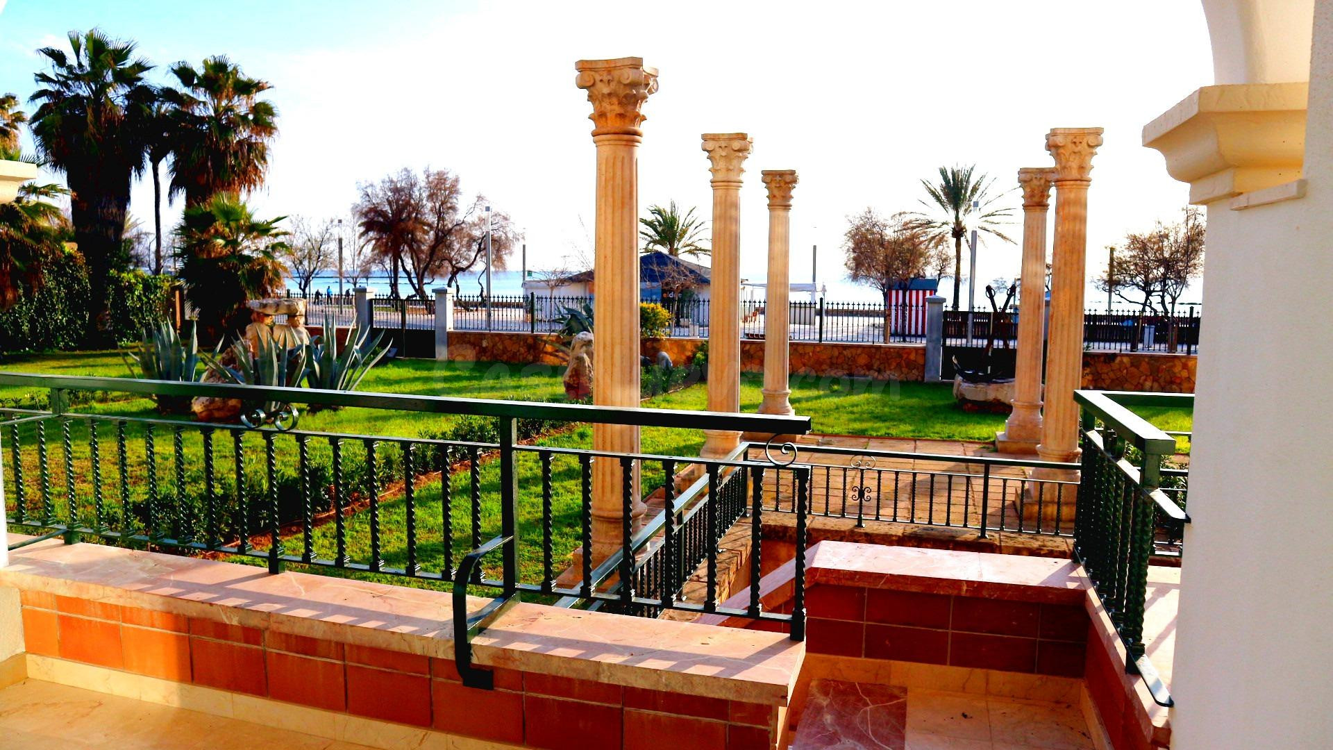 Espectacular Piso Bajo con Jardín y Vistas al Mar en Ciudad Jardín