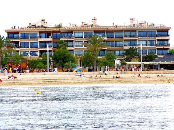 Espectacular Piso Bajo con Jardín y Vistas al Mar en Ciudad  - foto 2