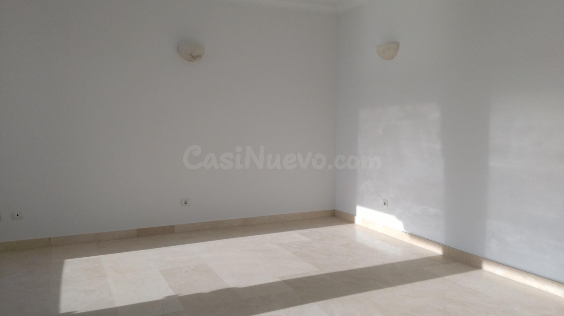 SE ALQUILA PISO EN FRENTE DE LA PLAYA DEL PORTIXOL - foto 4
