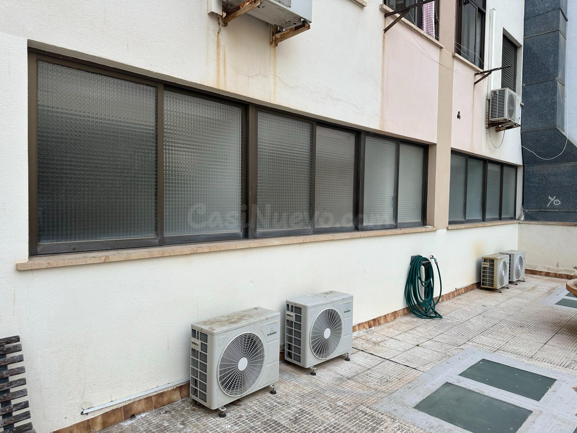 OFICINA CON COCINA Y BAÑO CON DUCHA EN PLANTA PRIMERA - LOCAL APROX. 80 m2