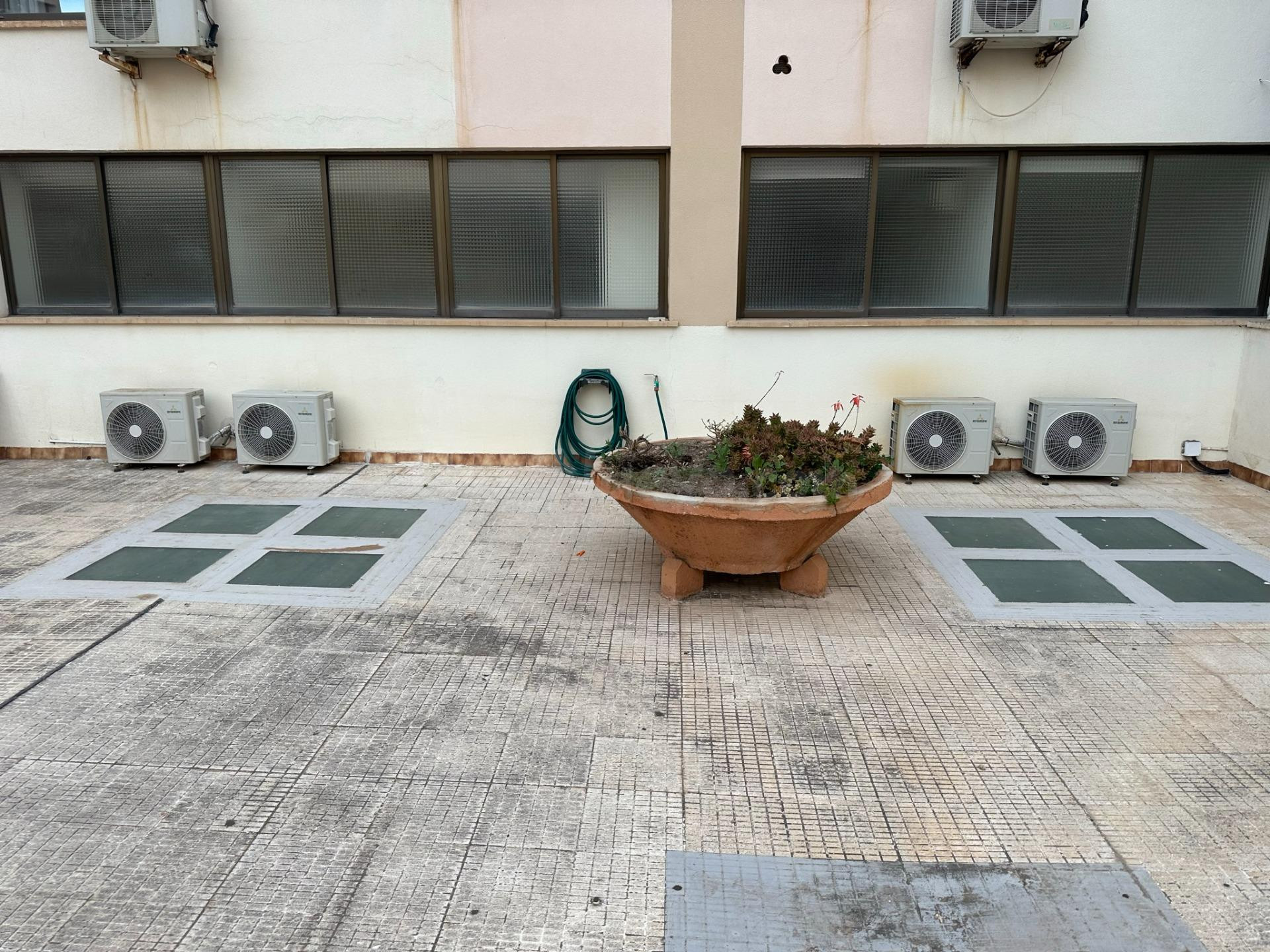 OFICINA CON COCINA Y BAÑO CON DUCHA EN PLANTA PRIMERA - LOCA - foto 2
