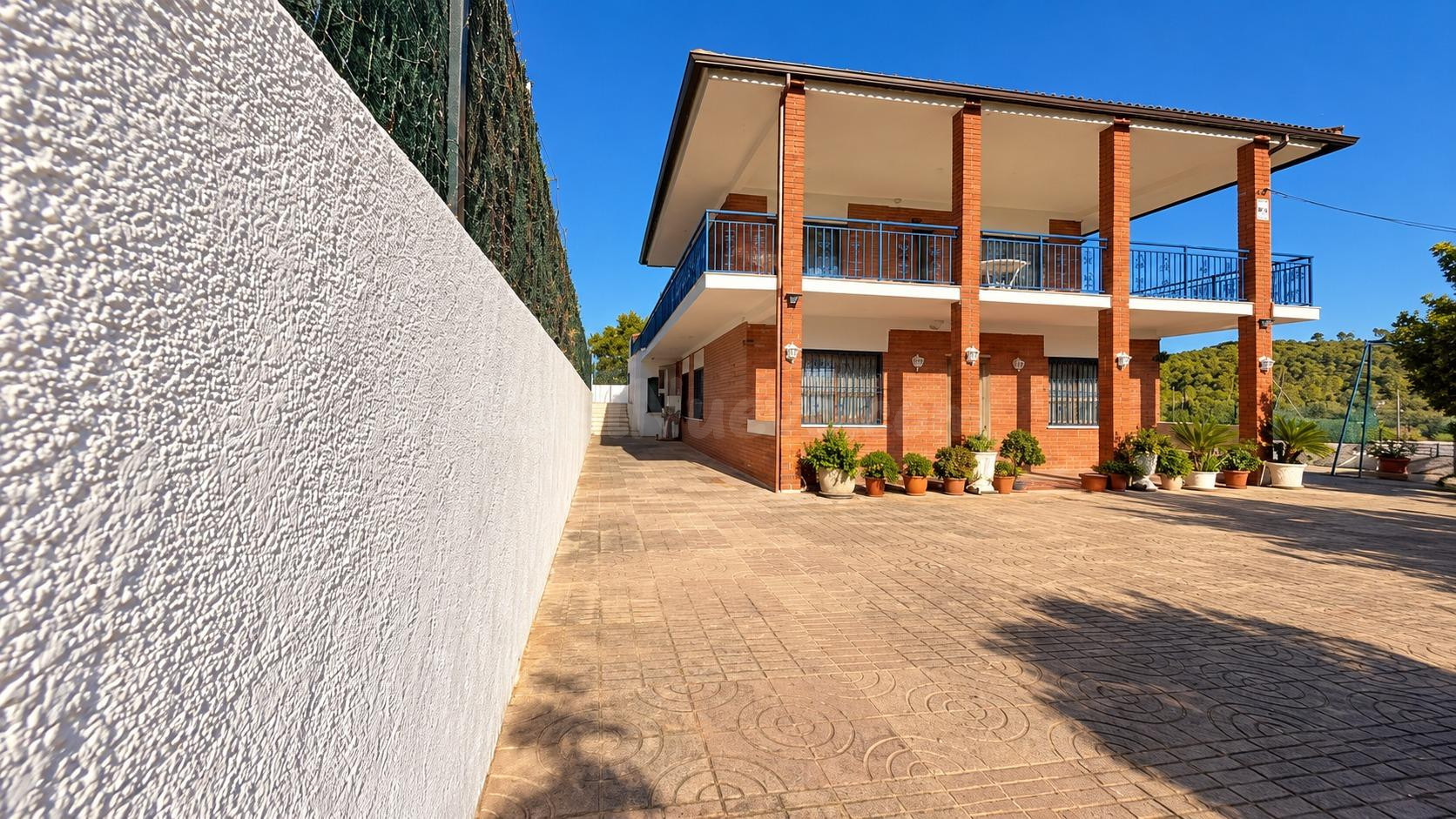 Casa independiente con piscina y dos solares en Vora Sitges,