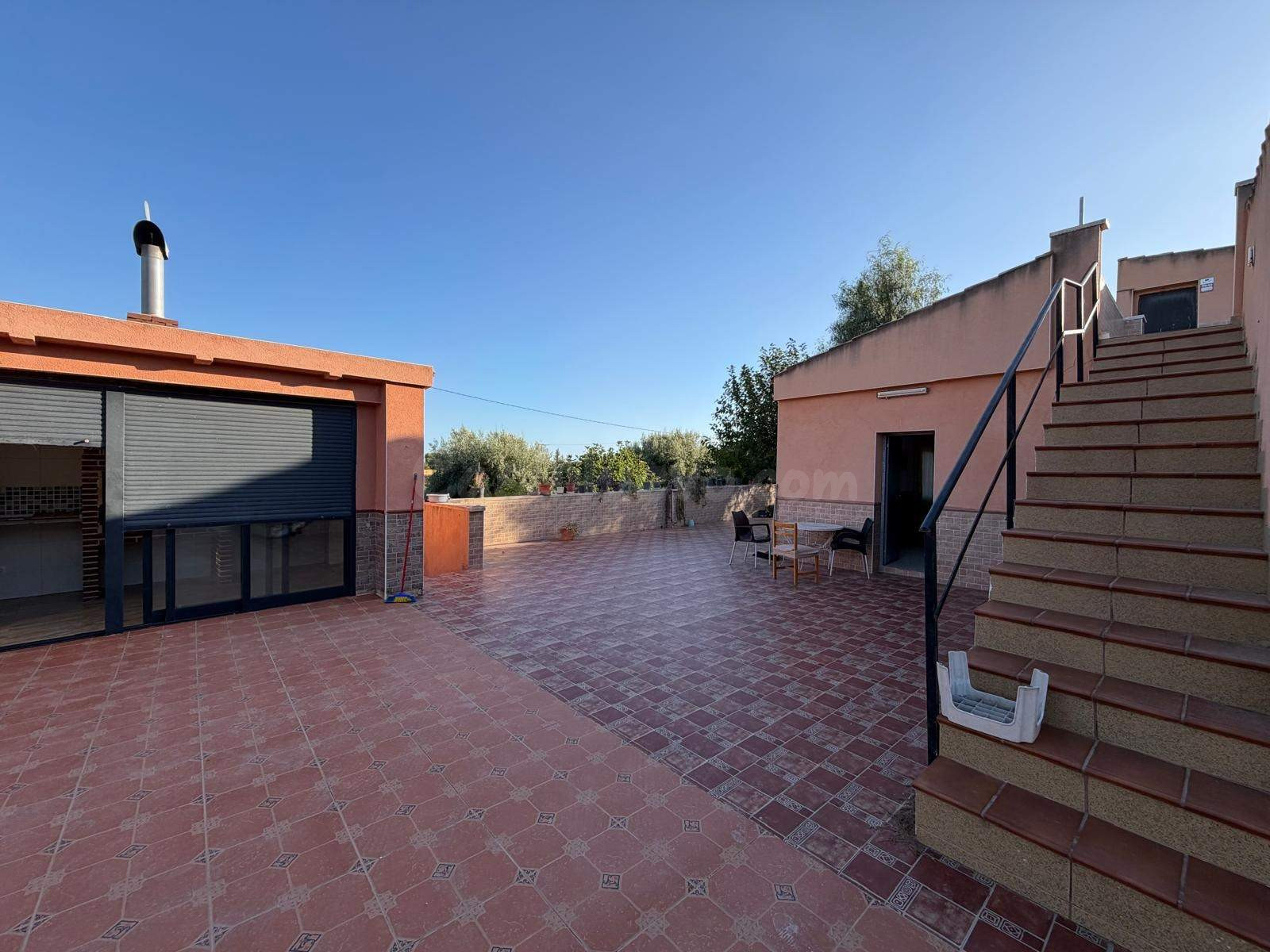 Encantadora Casa en Mutxamel con Amplio Terreno y Piscina