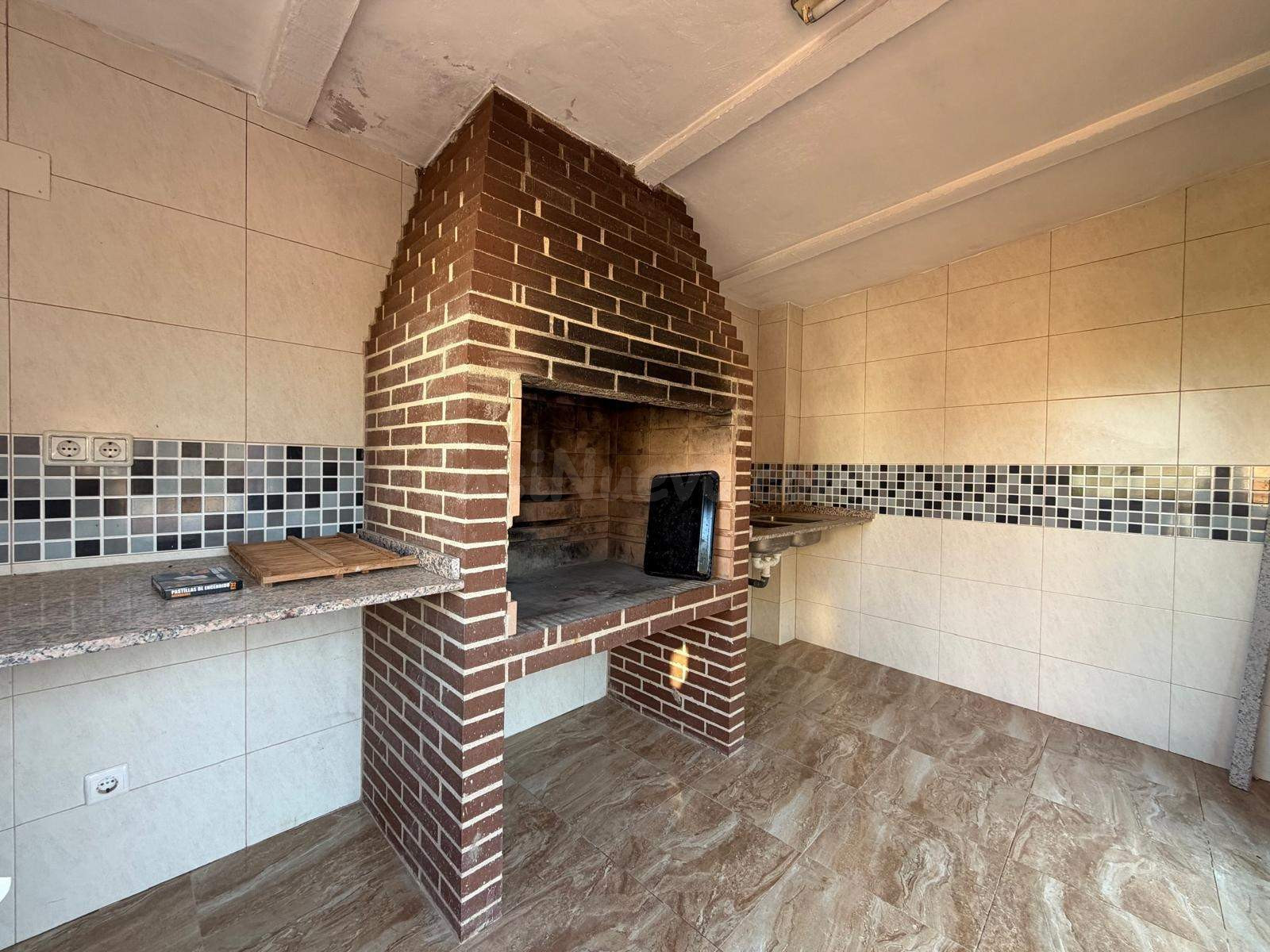 Encantadora Casa en Mutxamel con Amplio Terreno y Piscina - foto 3