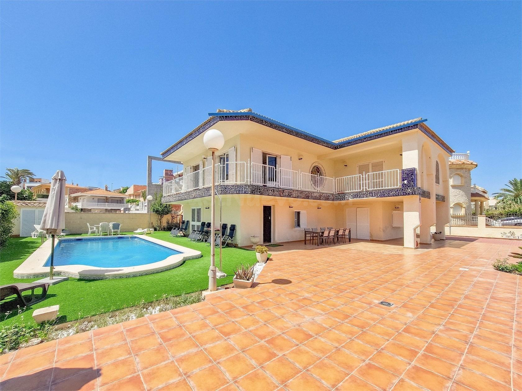 ESPECTACULAR CHALET EN LA ZENIA - foto 2