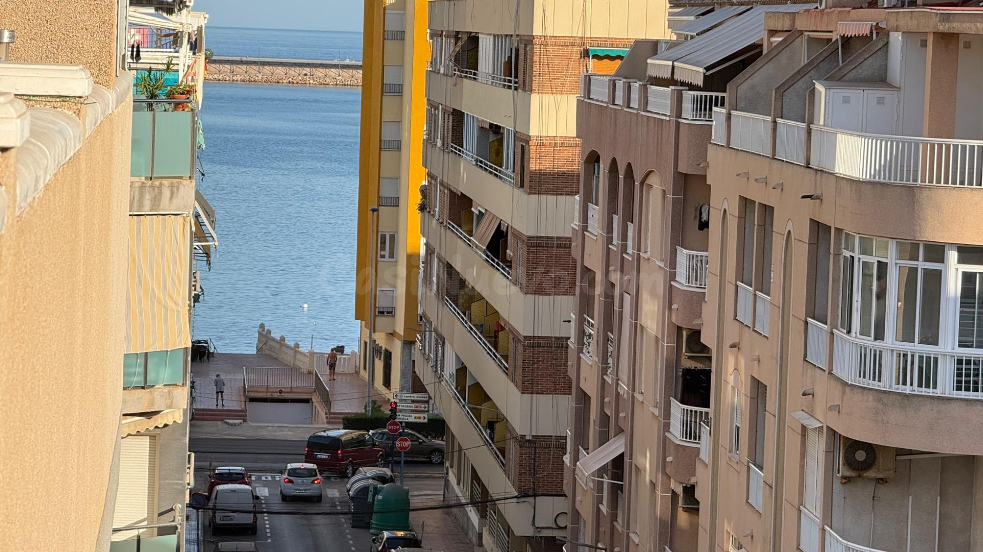 Ático esquinero con terraza de 50 m2 y sol todo el día a 200 - foto 2
