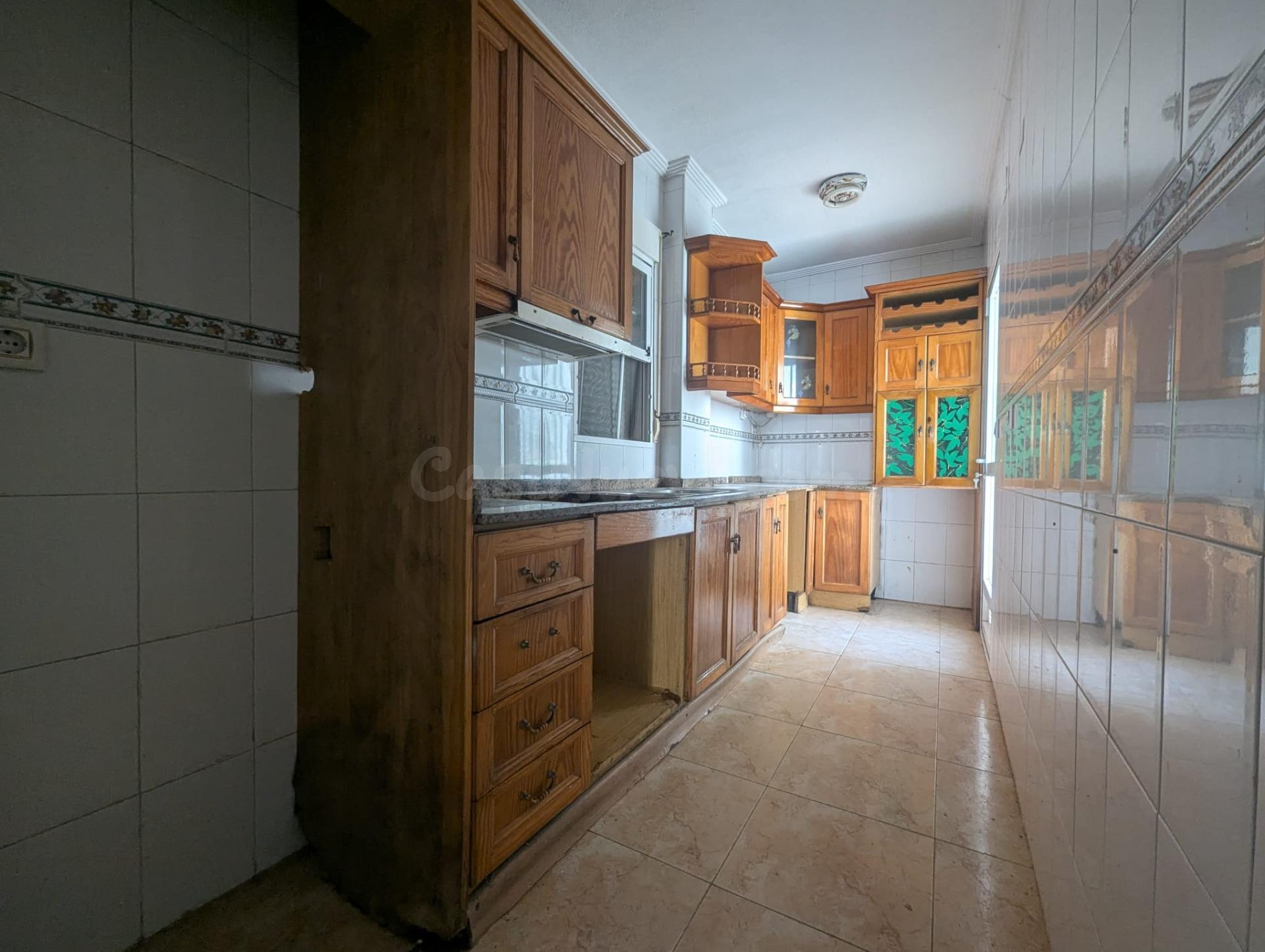 Bungalow planta baja para reformar con sótano - foto 5