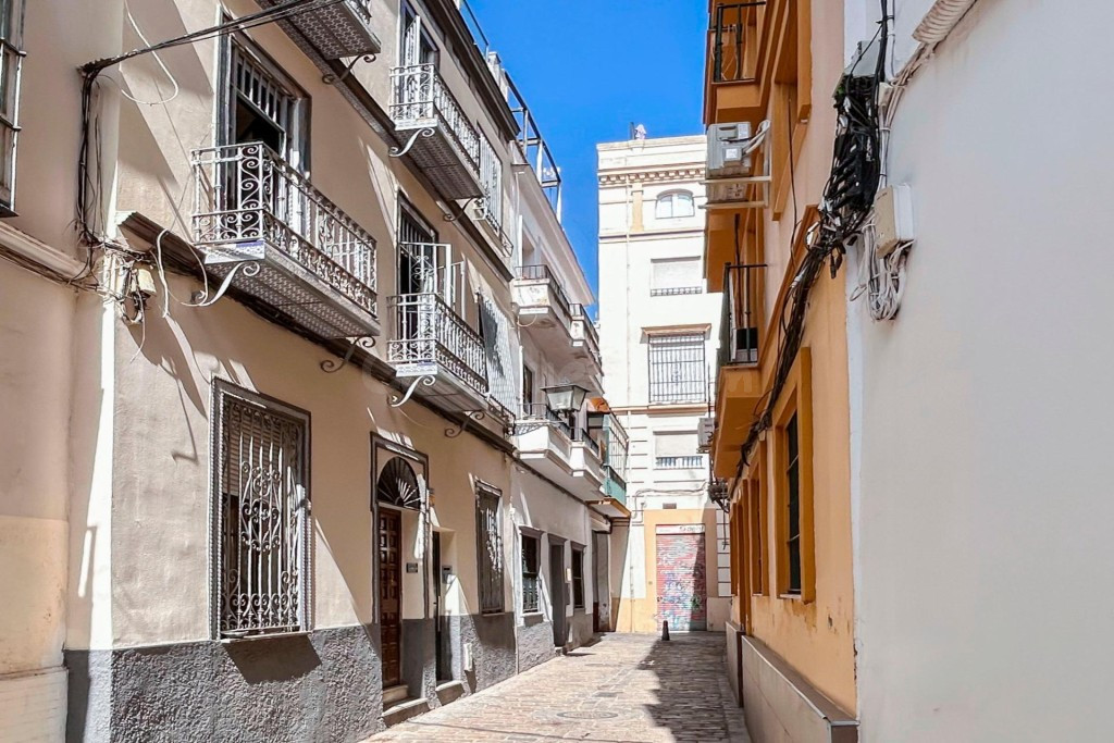 Edificio en venta en Calle Adolfo Cuellar junto a calle Zara - foto 2