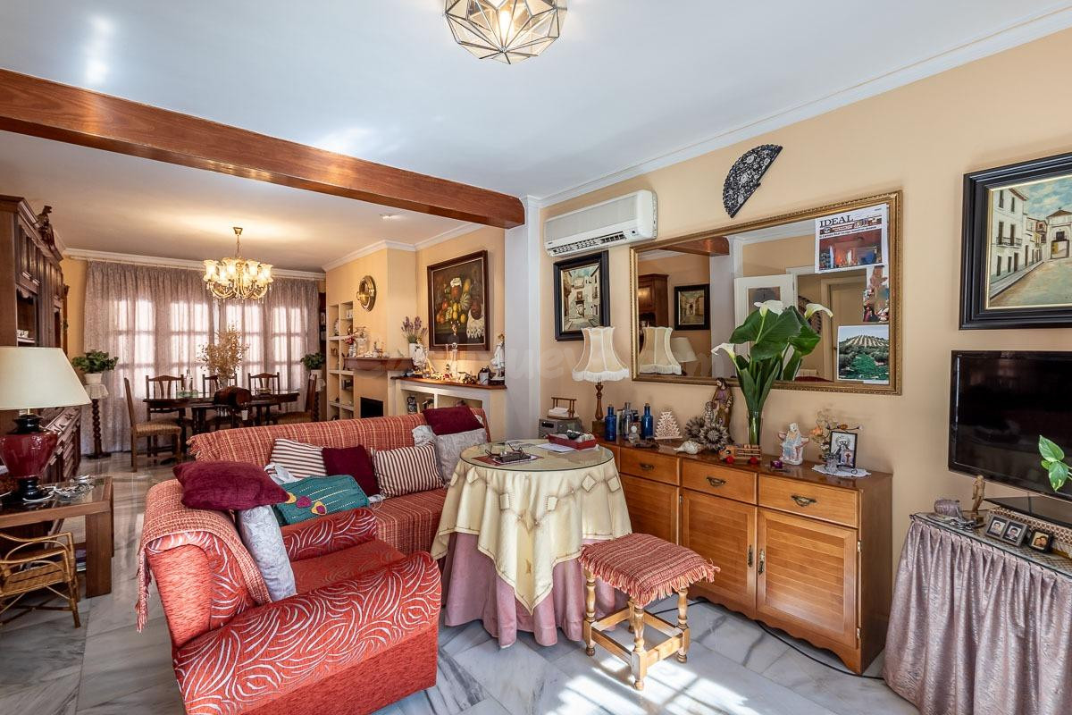 Chalet independiente en Santa Fe – Amplio, luminoso y con pi - foto 2