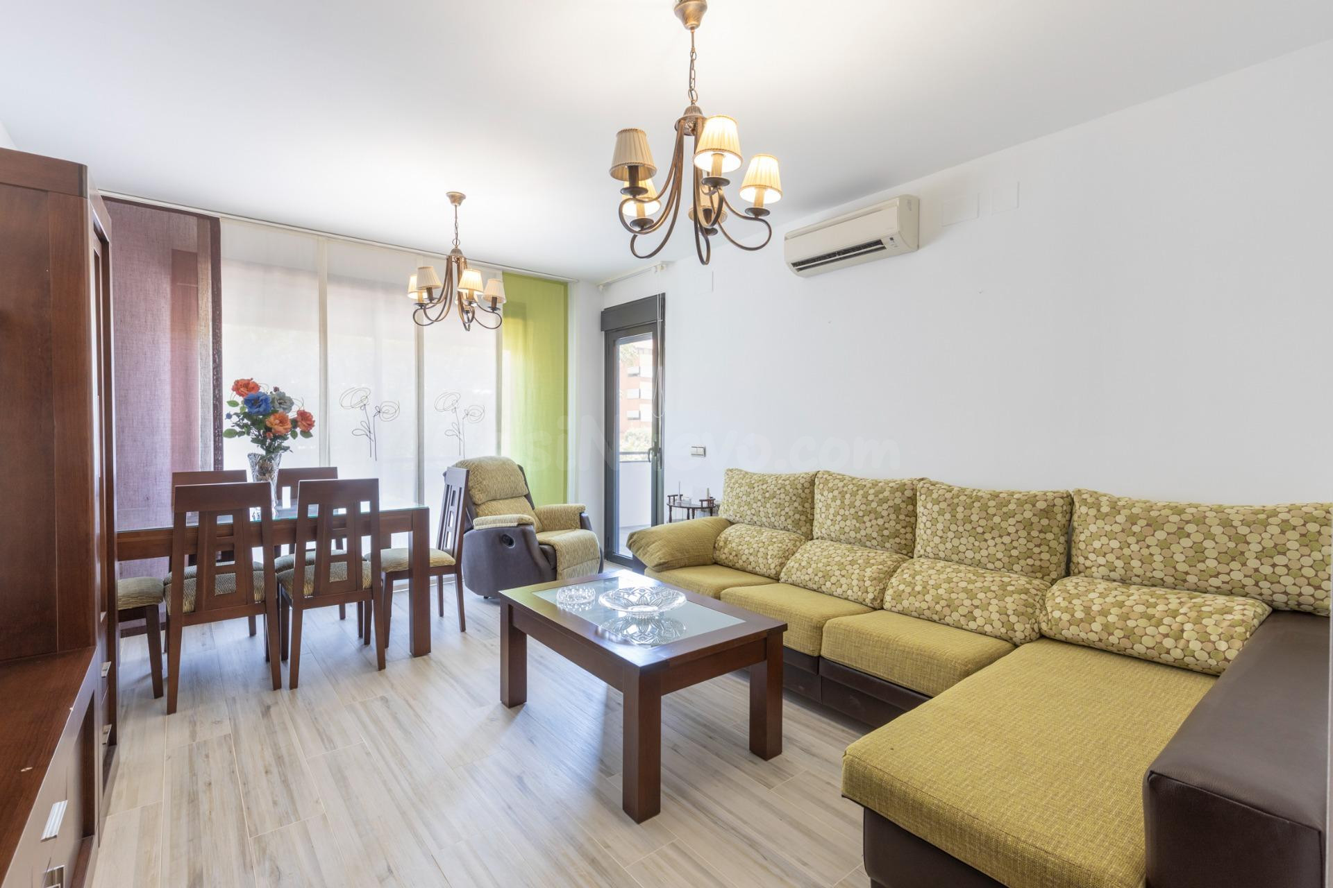PISO DE 2 DORMITORIOS CON GARAJE, TRASTERO, TERRAZA Y PISCIN - foto 2