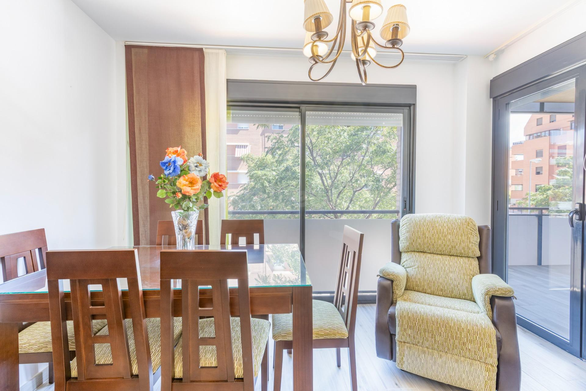 PISO DE 2 DORMITORIOS CON GARAJE, TRASTERO, TERRAZA Y PISCIN - foto 4