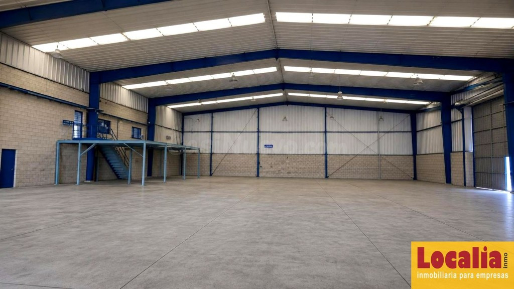 Venta de Nave multifuncional con campa en Burgos