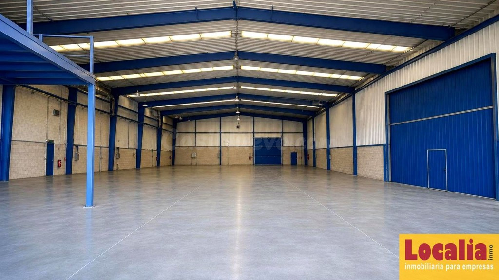 Venta de Nave multifuncional con campa en Burgos - foto 2
