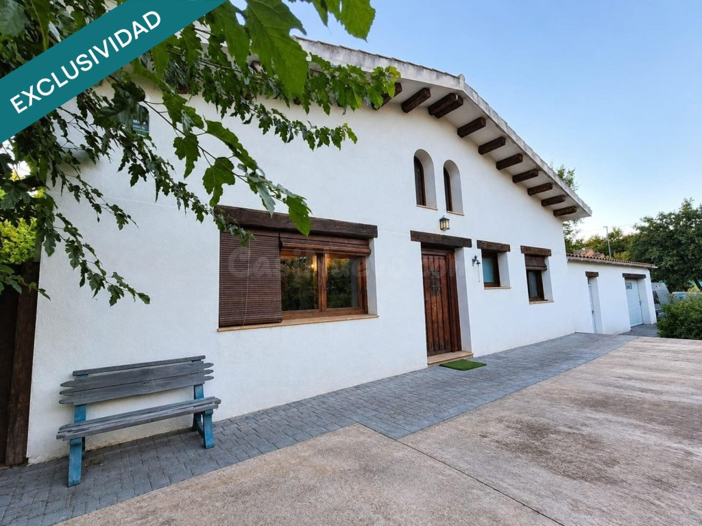 En venta un Exclusivo chalet estilo Rústico en Las Comas,Sils