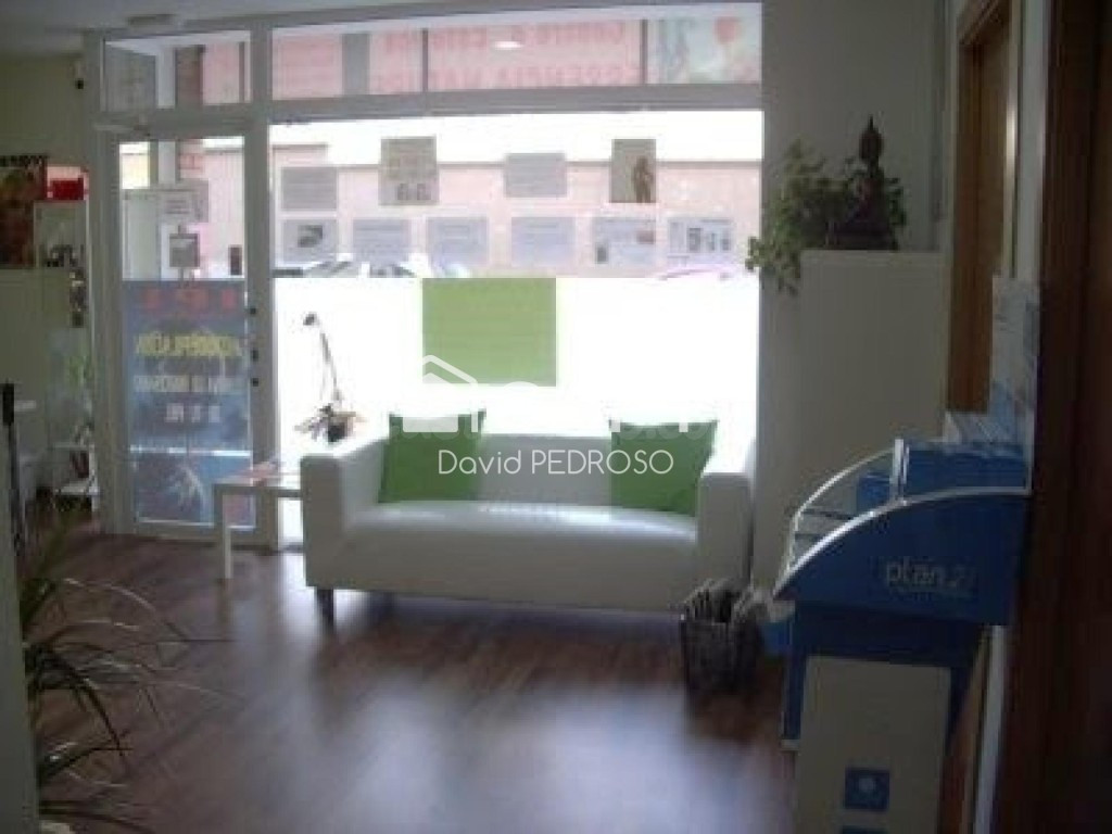 GRAN LOCAL CON POSIBILIDAD DE HACER VIVIENDA - foto 2