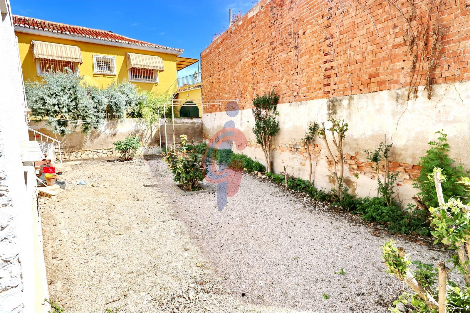 ¡En venta casa de cinco dormitorios con terreno en Dolores! - foto 4