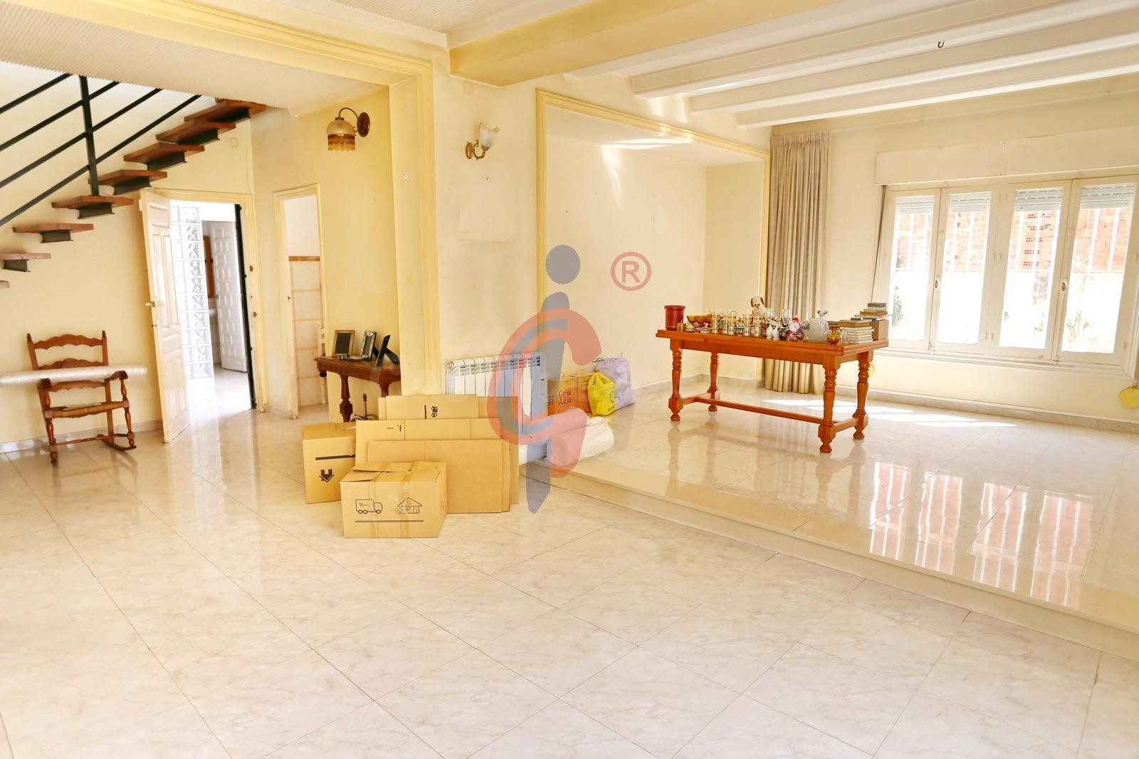 ¡En venta casa de cinco dormitorios con terreno en Dolores! - foto 5