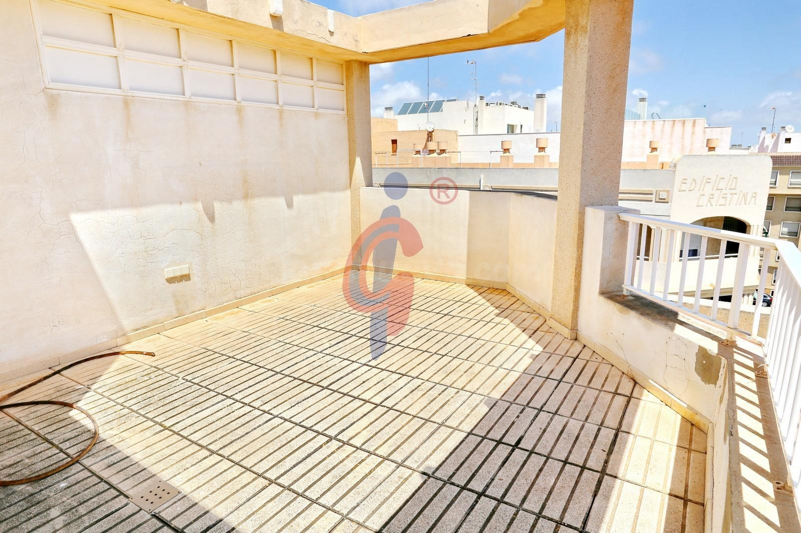 Ático dúplex en venta en Guardamar del Segura con vistas fro - foto 3