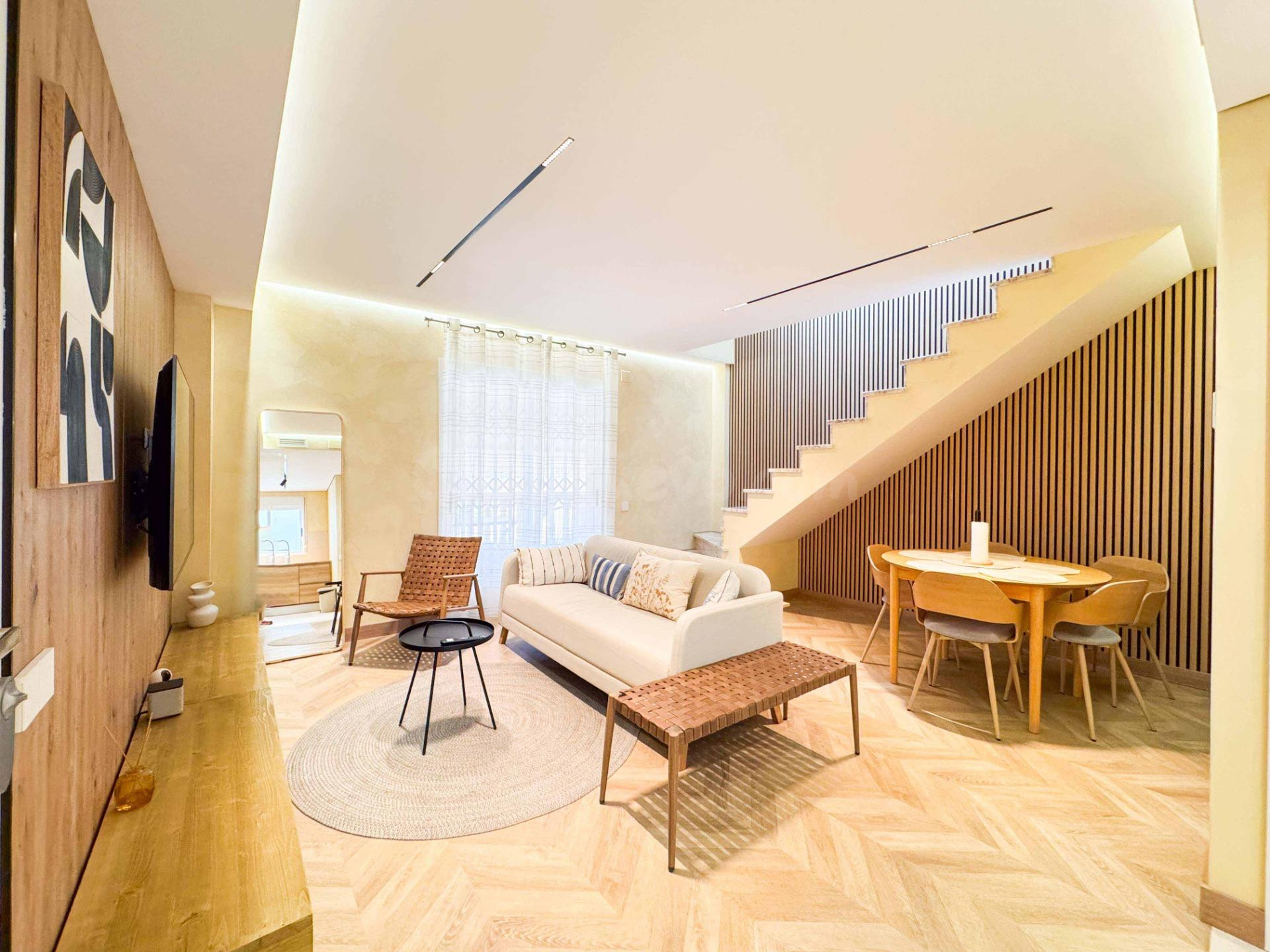 Elegante Bungalow Dúplex Renovado a Estrenar en Guardamar de - foto 4