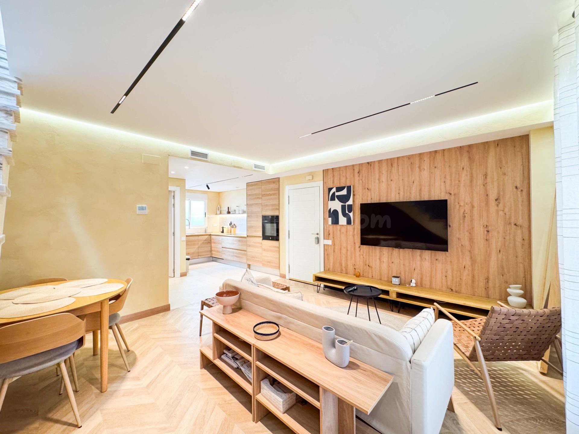 Elegante Bungalow Dúplex Renovado a Estrenar en Guardamar de - foto 5