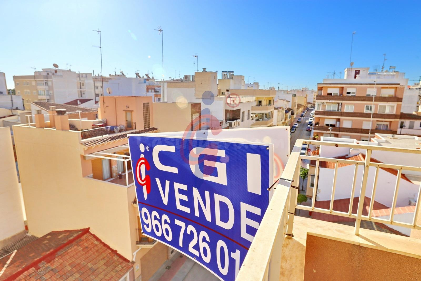 ¡Vivienda en venta para reformar en el centro de Guardamar d - foto 2